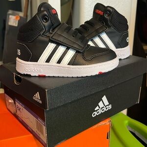 New Adidas boys shoes. 8 toddler